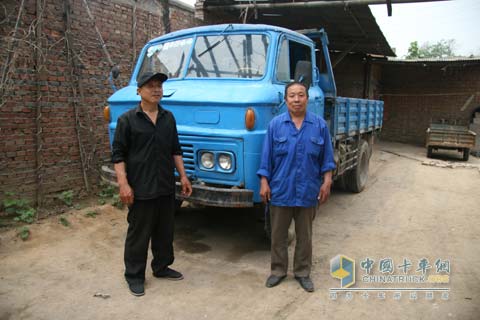 江淮輕卡與彥師傅家合影