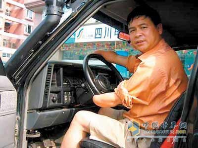 無手車神——何躍林