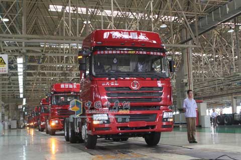 陜汽德龍F(tuán)3000重卡批量下線