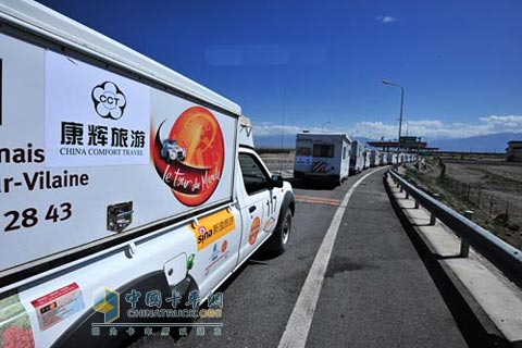 法國(guó)房車車隊(duì)進(jìn)入中國(guó)的路上