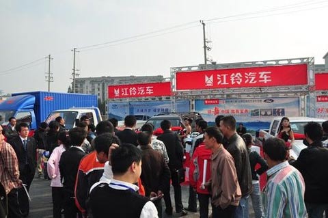 百?gòu)?qiáng)巡展成商用車企開(kāi)拓二三級(jí)市場(chǎng)平臺(tái)