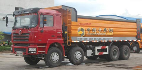 陜汽輕量化德龍F(tuán)3000 8×4自卸車