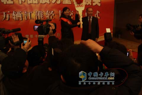 第一百萬(wàn)輛江淮輕卡交付旺旺集團(tuán)