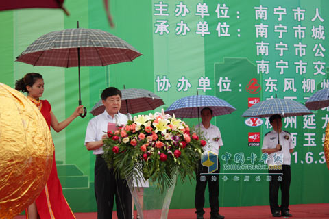 東風柳汽總經理程道然在啟動儀式上發(fā)言