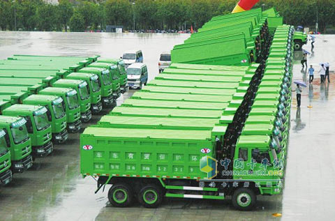 由東風柳汽柳州延龍改裝而成的運輸車