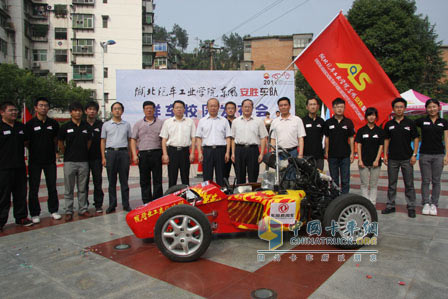東風(fēng)商用車獨(dú)家冠名全國(guó)FSAE大賽湖北汽院車隊(duì)