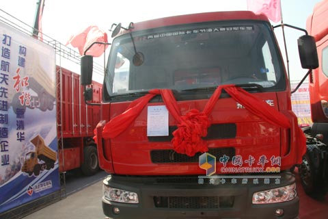 東風(fēng)柳汽乘龍6X2自卸車