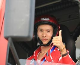 東風(fēng)柳汽全國(guó)中卡極限挑戰(zhàn)賽激戰(zhàn)鄭州