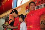 環(huán)塔拉力賽開慈善之花 福田汽車攜手小齊獻(xiàn)愛心