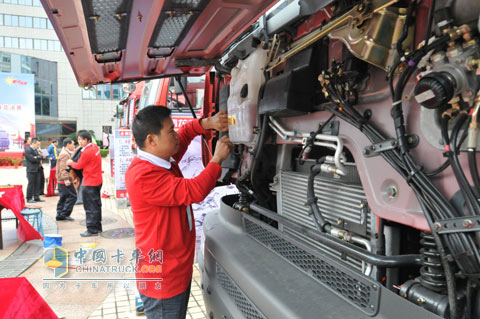 2011東風(fēng)柳汽服務(wù)技能比武大賽現(xiàn)場(chǎng)