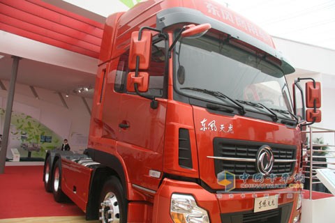 東風(fēng)新天龍大馬力牽引車