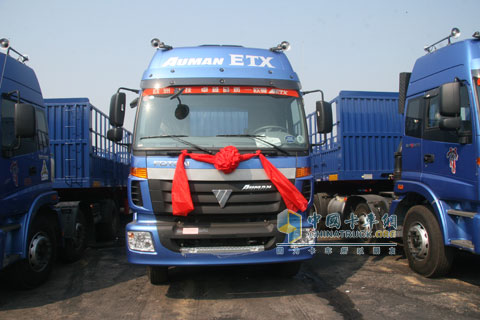 歐曼5系牽引車(chē)采用全新歐洲技術(shù)車(chē)身模具，車(chē)身寬度達(dá)到2420mm。