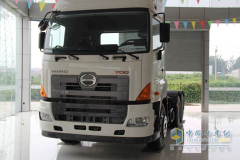 廣汽日野700牽引車