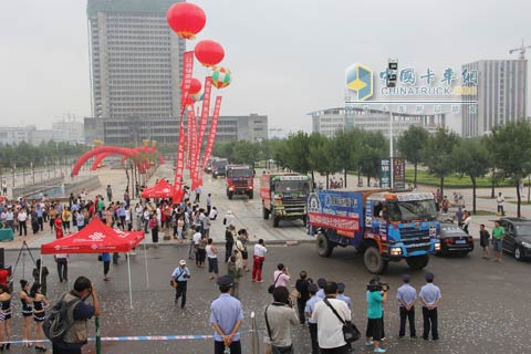 城市巡游車隊(duì)出發(fā)