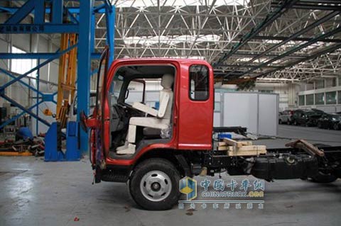 江淮帥鈴Ⅲ一次性通過(guò)安全碰撞試驗(yàn)