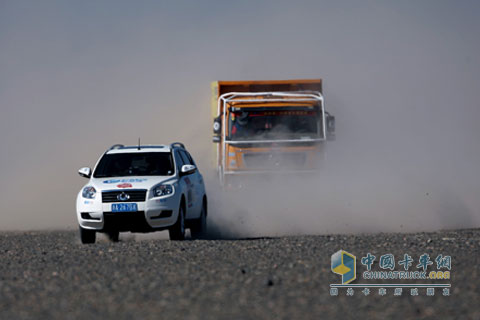 五彩灣賽道測試 大運重卡、吉利全球鷹GX7馳騁沙場