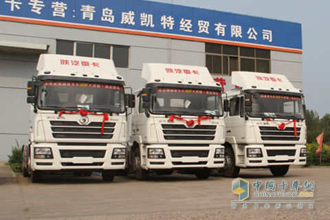濱州陜汽經(jīng)銷商即將交付的LNG卡車 罕見的白色款