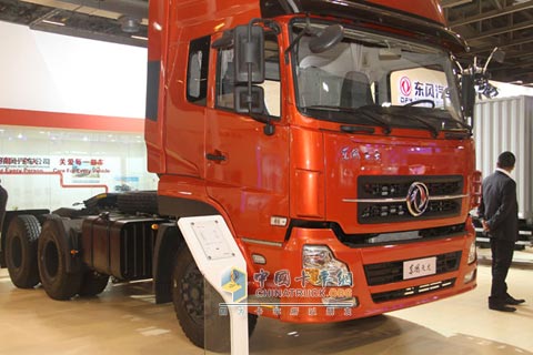 東風(fēng)天龍亮相2012澳門(mén)車(chē)展