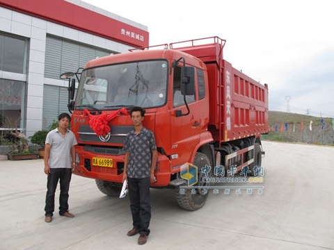 一客戶開心的在貴州昊誠提到了訂購的車