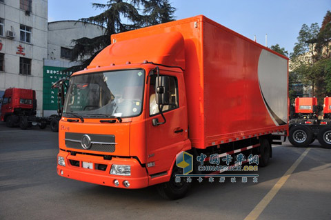 東風(fēng)天錦鐵平板廂式車(chē)