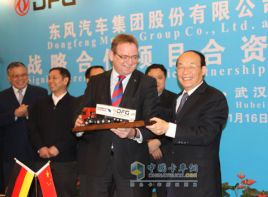 東風(fēng)史密斯掛車項目正式簽約 開創(chuàng)頭掛銷售一體新模式