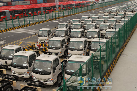 江淮500輛輕卡準(zhǔn)備發(fā)往巴西