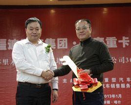 推LNG氣體車 拓南疆市場--新疆迪靈杰30輛北奔LNG牽引車交付使用
