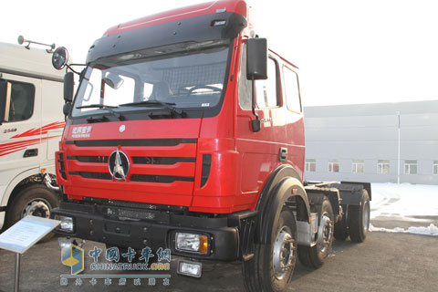 北奔重汽新款窄車身物流牽引車