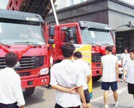 石家莊大客戶參加感受中國重汽活動