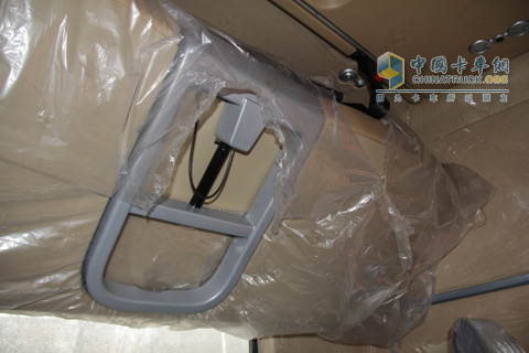 重載版威濼長頭牽引車駕駛室頂部